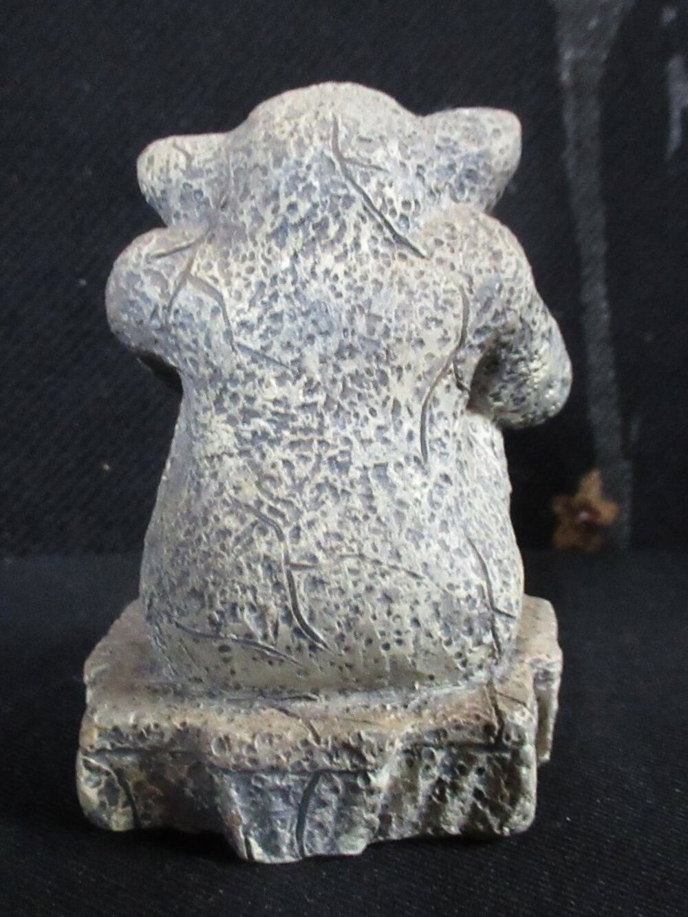 Small Sitting Gargoyle - Picture 3 of 6